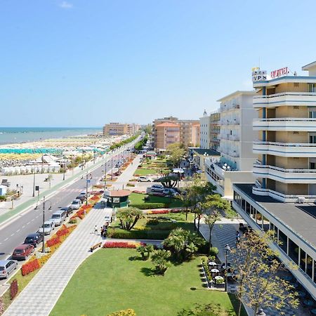 Hotel Caesar Чезенатико Екстериор снимка