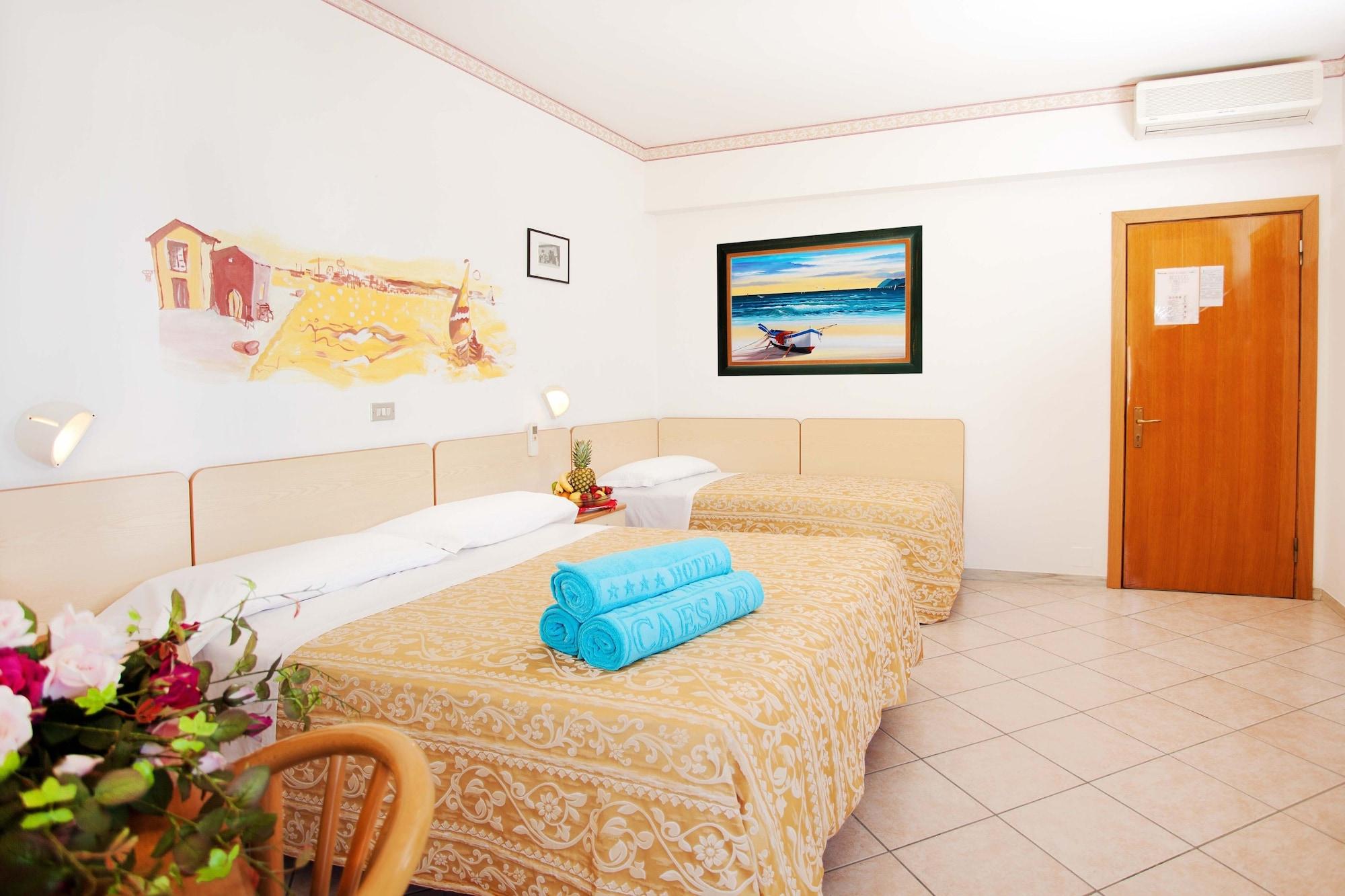 Hotel Caesar Чезенатико Екстериор снимка