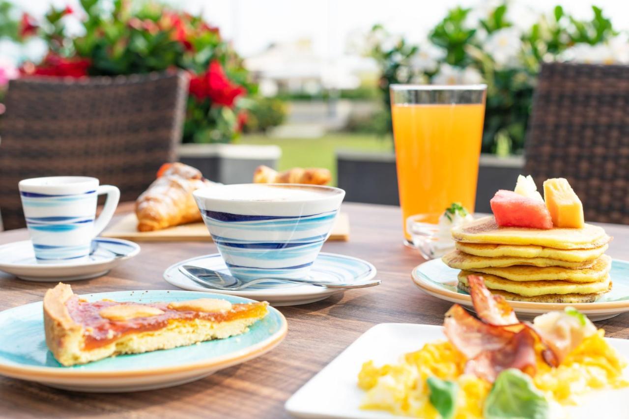 Hotel Caesar Чезенатико Екстериор снимка
