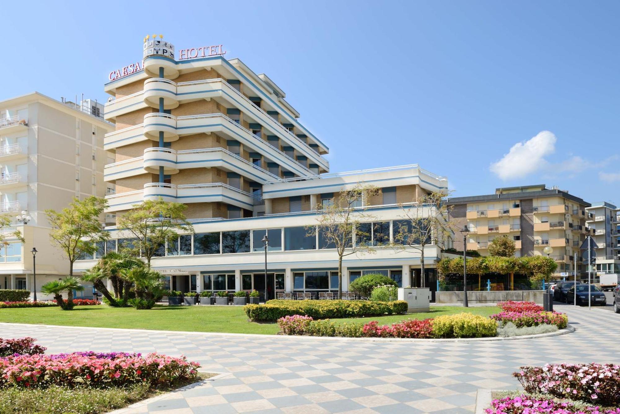 Hotel Caesar Чезенатико Екстериор снимка